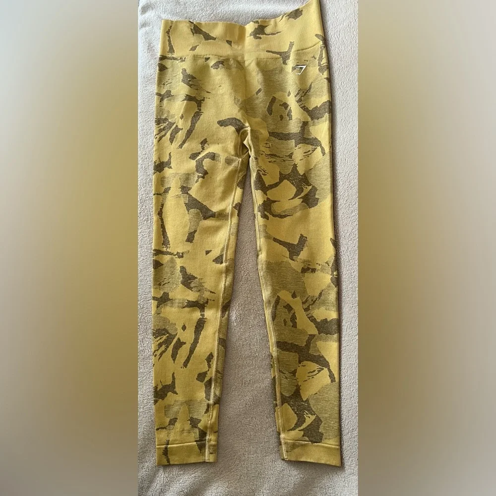 Gymshark Camo Workout Set - Picture 10 of 13